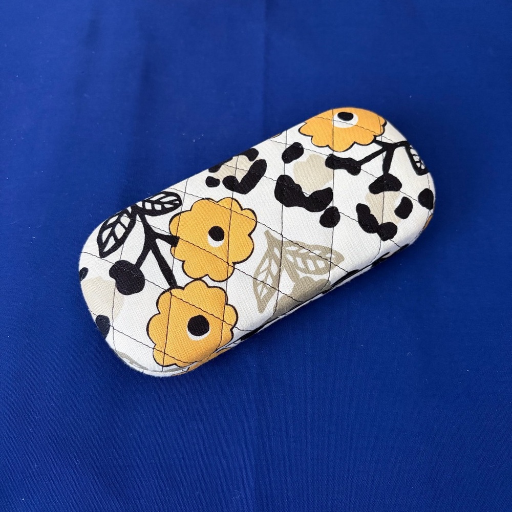 Vera Bradley Quilted Sunglass Case / Eye Glass Case - Picture 4 of 8